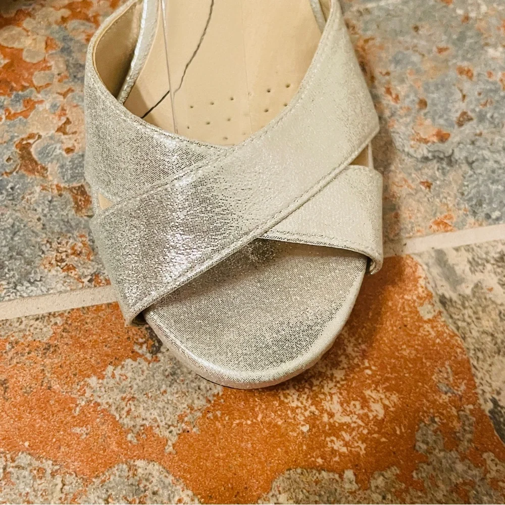 🦌Flashy Sassy Metallic Peep Toe D’Orsay Style Silver Party Heels by LifeStride! - Picture 2 of 15